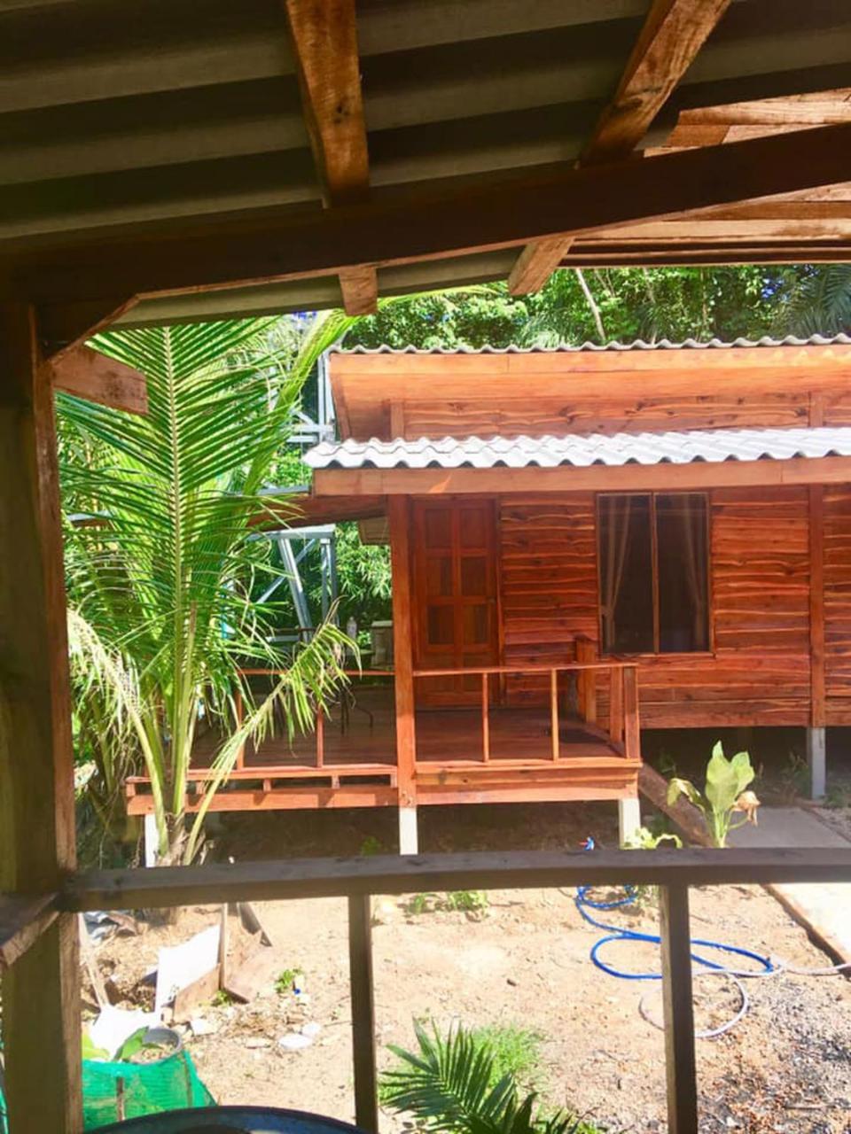 Lanta A Toi House Hotel เกาะลันตา ภายนอก รูปภาพ