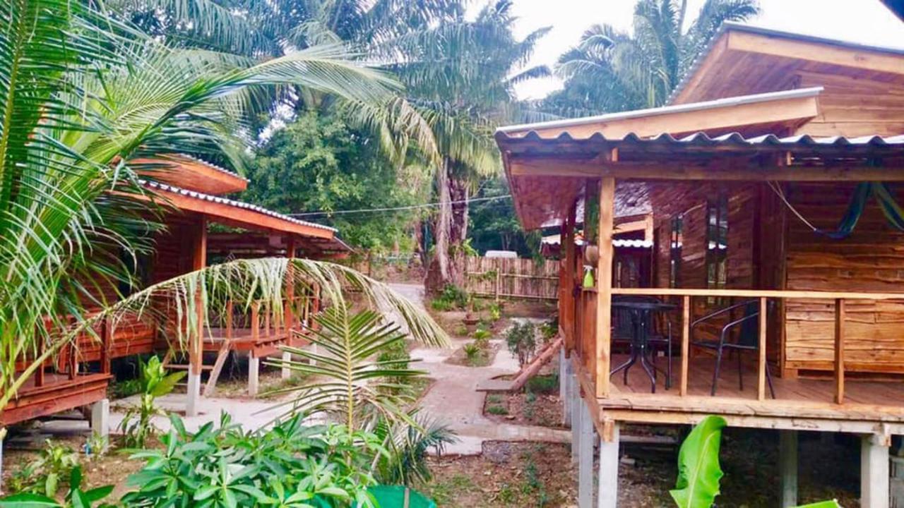Lanta A Toi House Hotel เกาะลันตา ภายนอก รูปภาพ