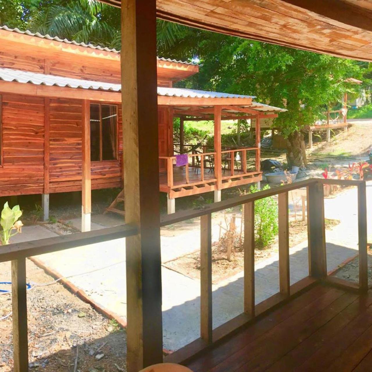 Lanta A Toi House Hotel เกาะลันตา ภายนอก รูปภาพ